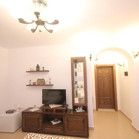 Apartment Altin In Old Town Berat Extérieur photo