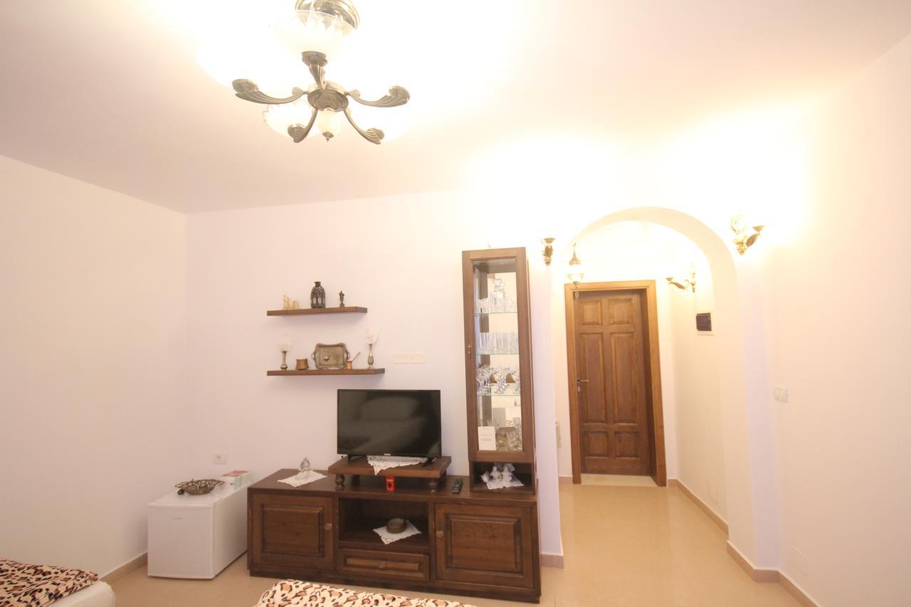 Apartment Altin In Old Town Berat Extérieur photo