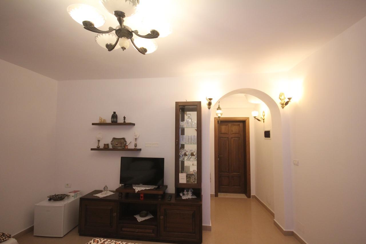 Apartment Altin In Old Town Berat Extérieur photo