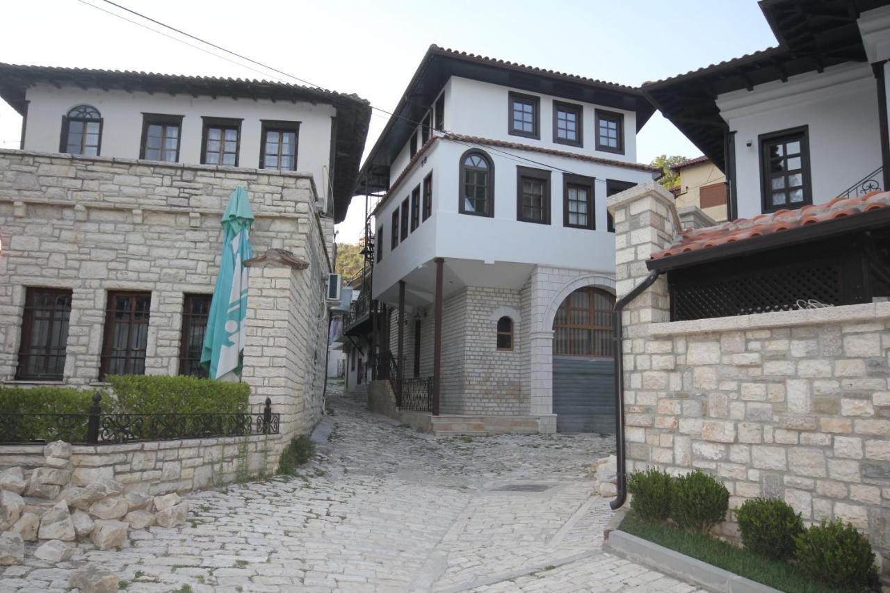 Apartment Altin In Old Town Berat Extérieur photo