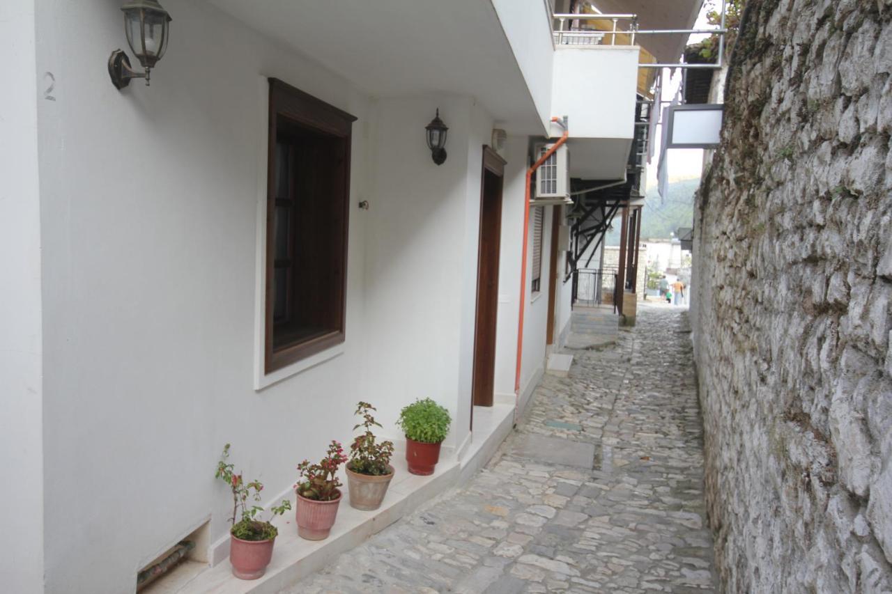 Apartment Altin In Old Town Berat Extérieur photo